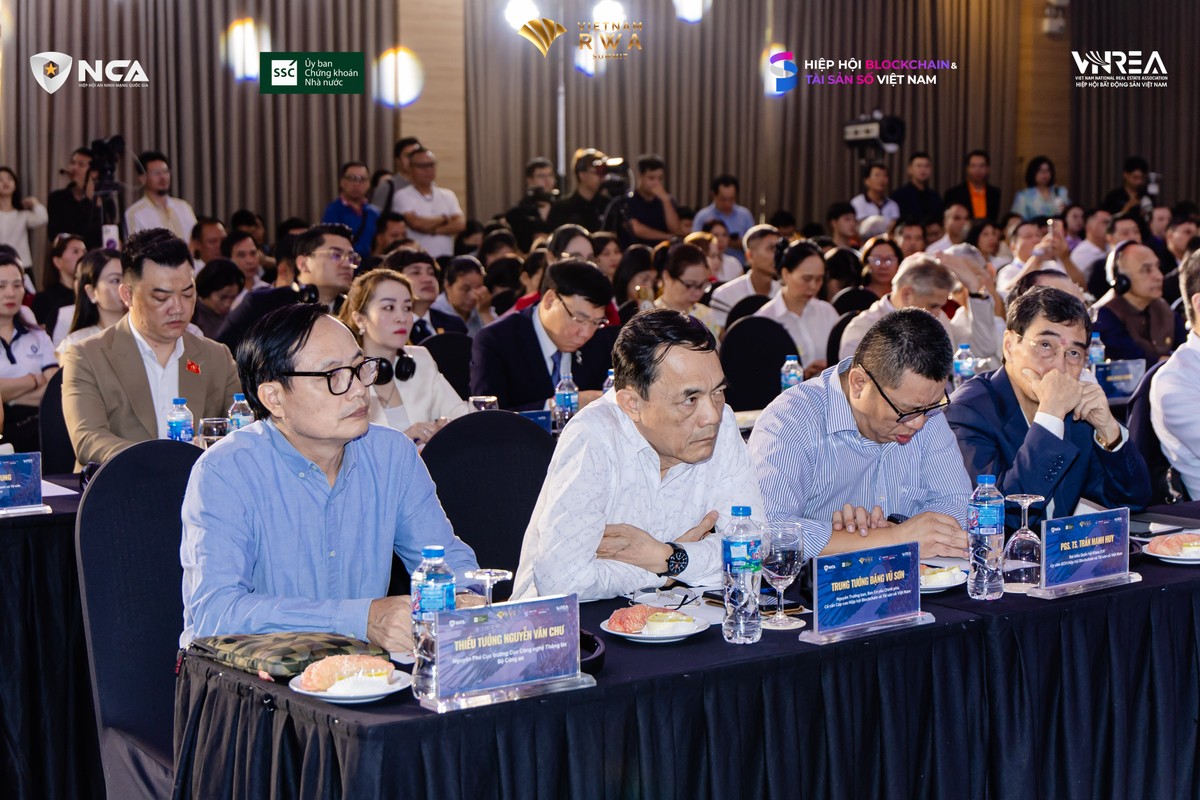Các đại biểu tham dự Hội nghị Các đại biểu tham dự Hội nghị