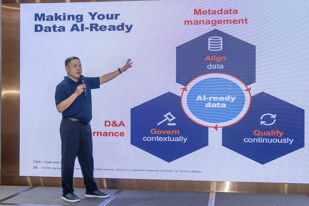 Ông Thái Sơn Tùng, chuyên viên kinh doanh giải pháp dữ liệu và trí tuệ nhân tạo tại IBM Việt Nam trao đổi tại sự kiện Ông Thái Sơn Tùng, chuyên viên kinh doanh giải pháp dữ liệu và trí tuệ nhân tạo tại IBM Việt Nam trao đổi tại sự kiện