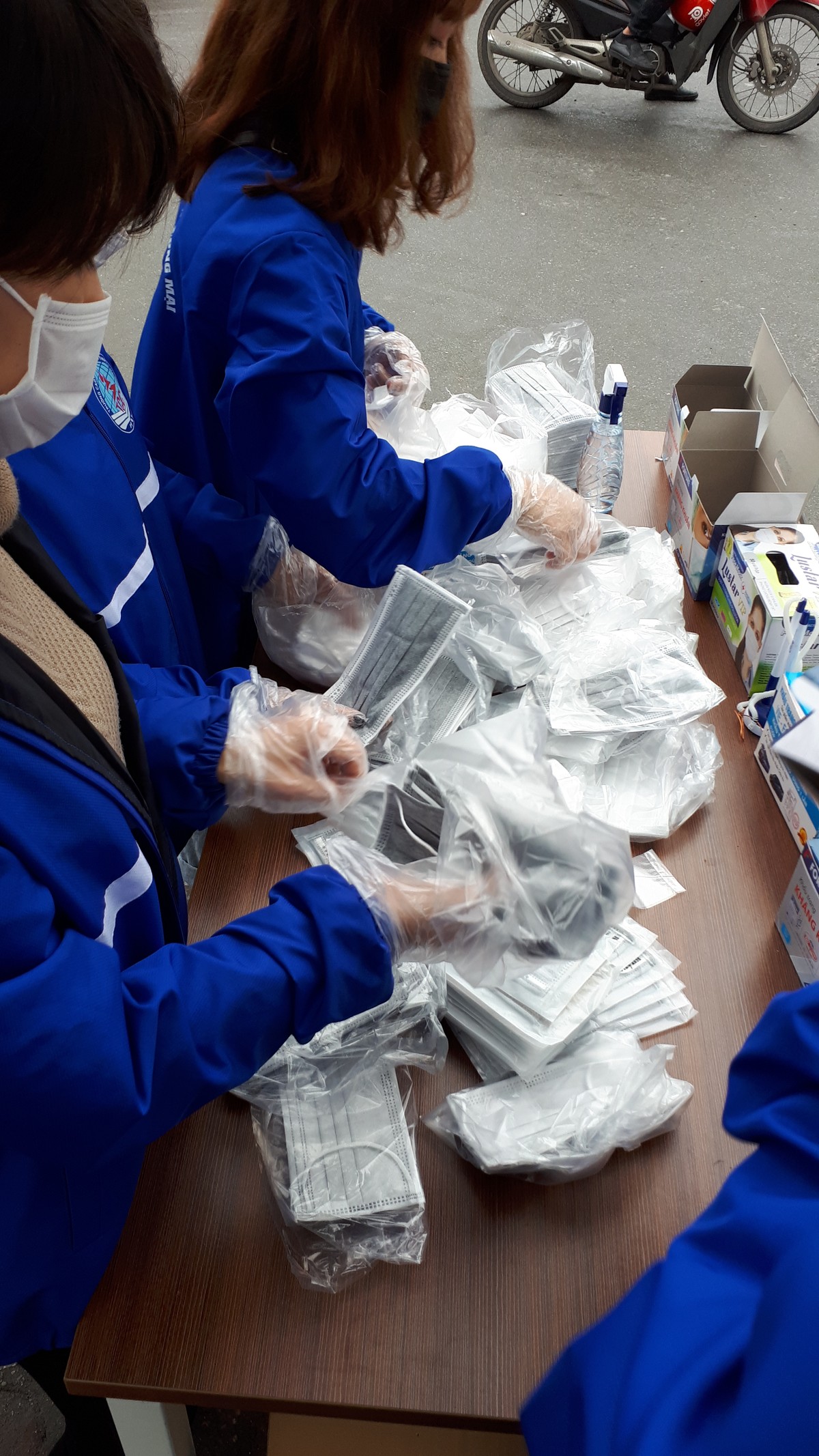 Dân chung cư chủ động phòng, chống virus Corona ảnh 12