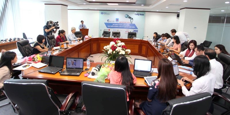 Dự cảm thị trường chứng khoán cuối năm 2015 trước biến động của tỷ giá và giá dầu ảnh 77