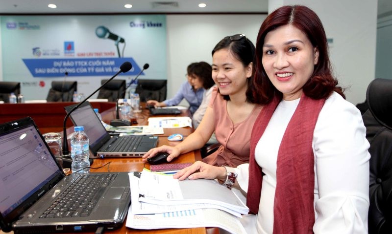 Dự cảm thị trường chứng khoán cuối năm 2015 trước biến động của tỷ giá và giá dầu ảnh 131