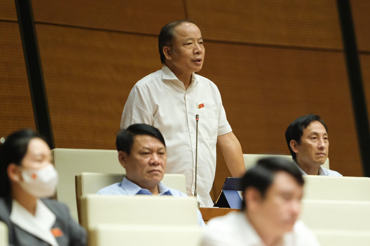 Đại biểu Nguyễn Văn Thân (đoàn Thái Bình) Đại biểu Nguyễn Văn Thân (đoàn Thái Bình)