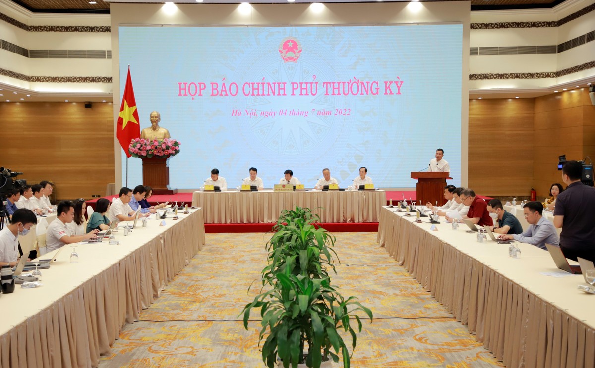 Buổi họp báo Chính phủ thường kỳ tháng 6/2022 diễn ra từ 18h ngày 4/7