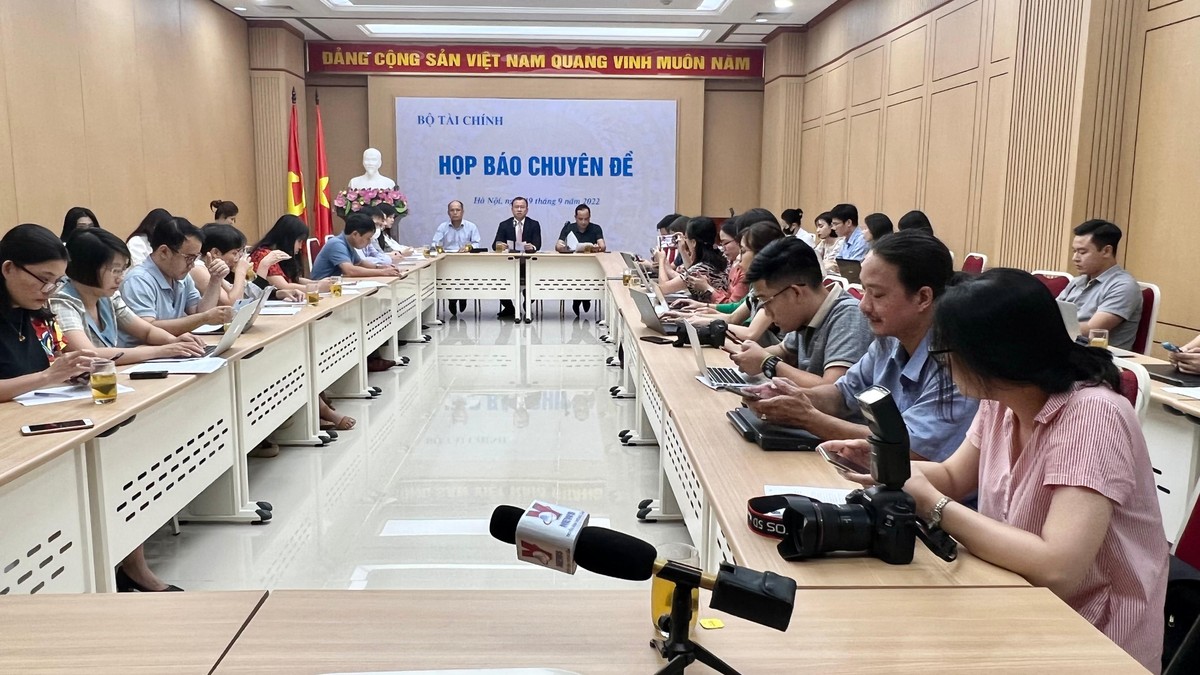 Toàn cảnh buổi họp báo chiều 19/9 (ảnh: M. Minh)