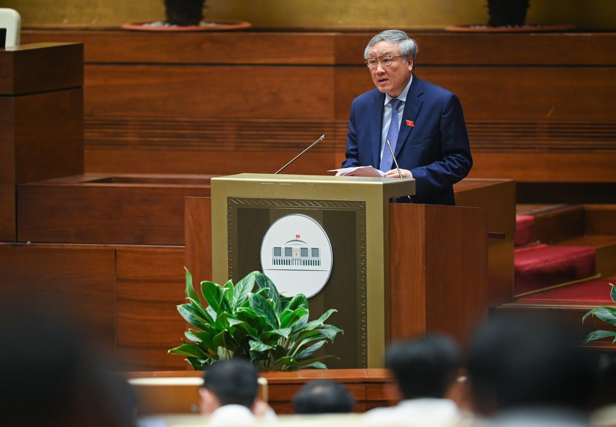 Chánh án Tòa án Nhân dân Tối cao Nguyễn Hòa Bình báo cáo trước Quốc hội sáng 8/11 Chánh án Tòa án Nhân dân Tối cao Nguyễn Hòa Bình báo cáo trước Quốc hội sáng 8/11