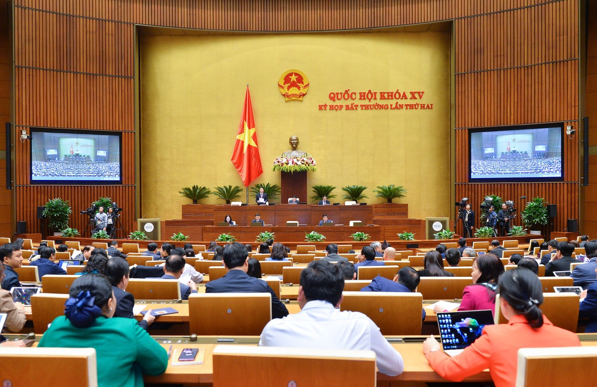 Quốc hội thảo luận ở Hội trường sáng 7/1