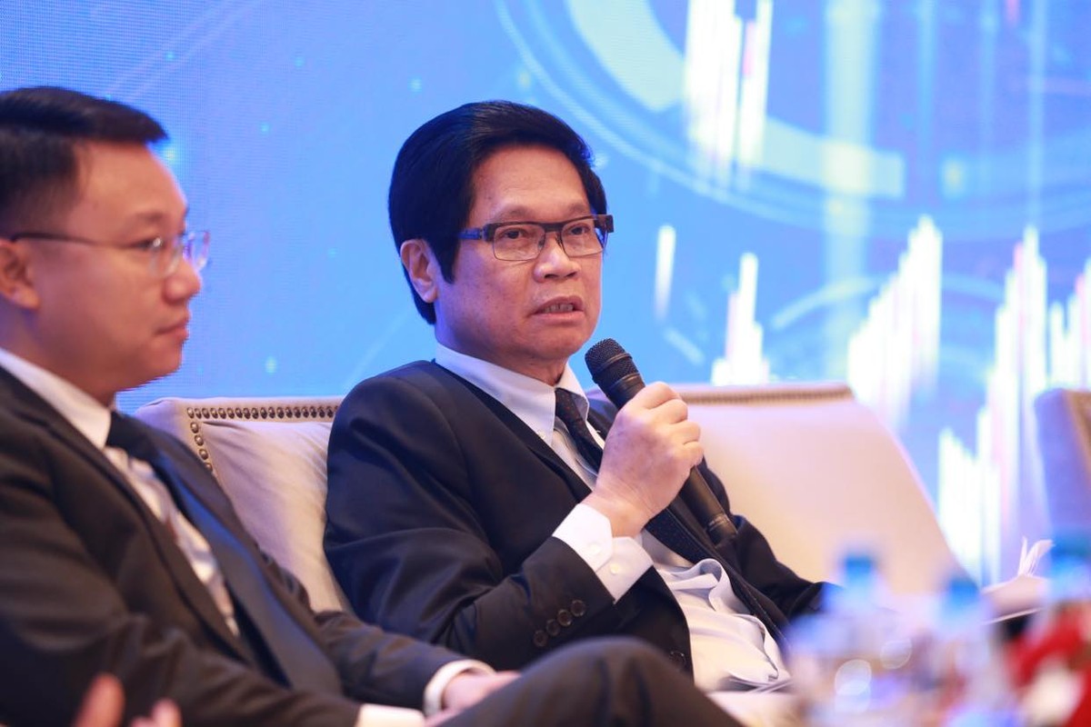 TS Vũ Tiến Lộc, Chủ tịch Trung tâm trọng tài Quốc tế Việt Nam (VIAC) phát biểu tại Đối thoại “Trợ lực nào để doanh nghiệp Việt vượt khó?” sáng 28/3 (Ảnh: M.M)