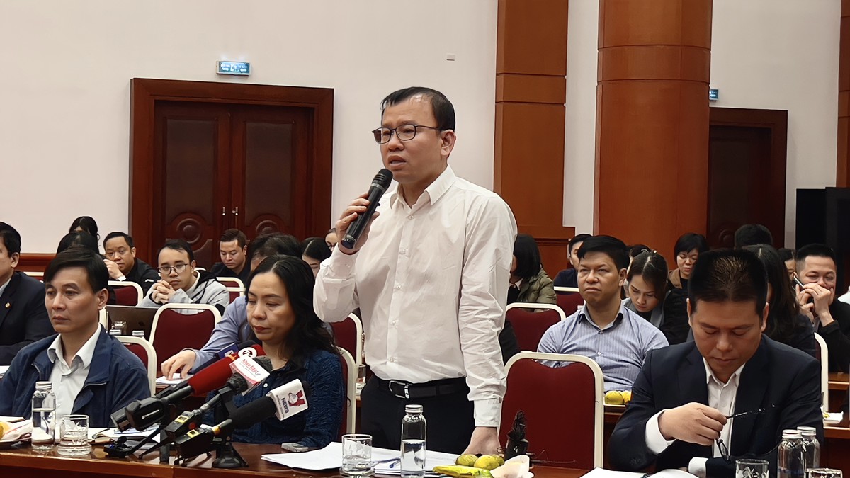 Ông Nguyễn Hoàng Dương, Phó vụ trưởng Vụ Tài chính ngân hàng (Bộ Tài chính) nói về việc hoãn áp dụng quy định nhà đầu tư chứng khoán chuyên nghiệp - Ảnh: M.Minh