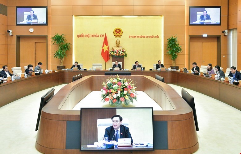 Ủy ban Thường vụ Quốc hội cho ý kiến về dự án Luật Kinh doanh bất động sản (sửa đổi) ngày 12/4/2023 (Ảnh: VGP).