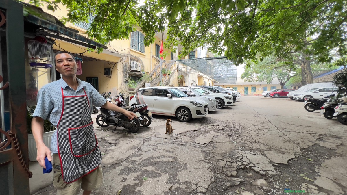 Ông Viễn, người đã làm bảo vệ tại trụ sở Hãng phim 13 năm nay Ông Viễn, người đã làm bảo vệ tại trụ sở Hãng phim 13 năm nay