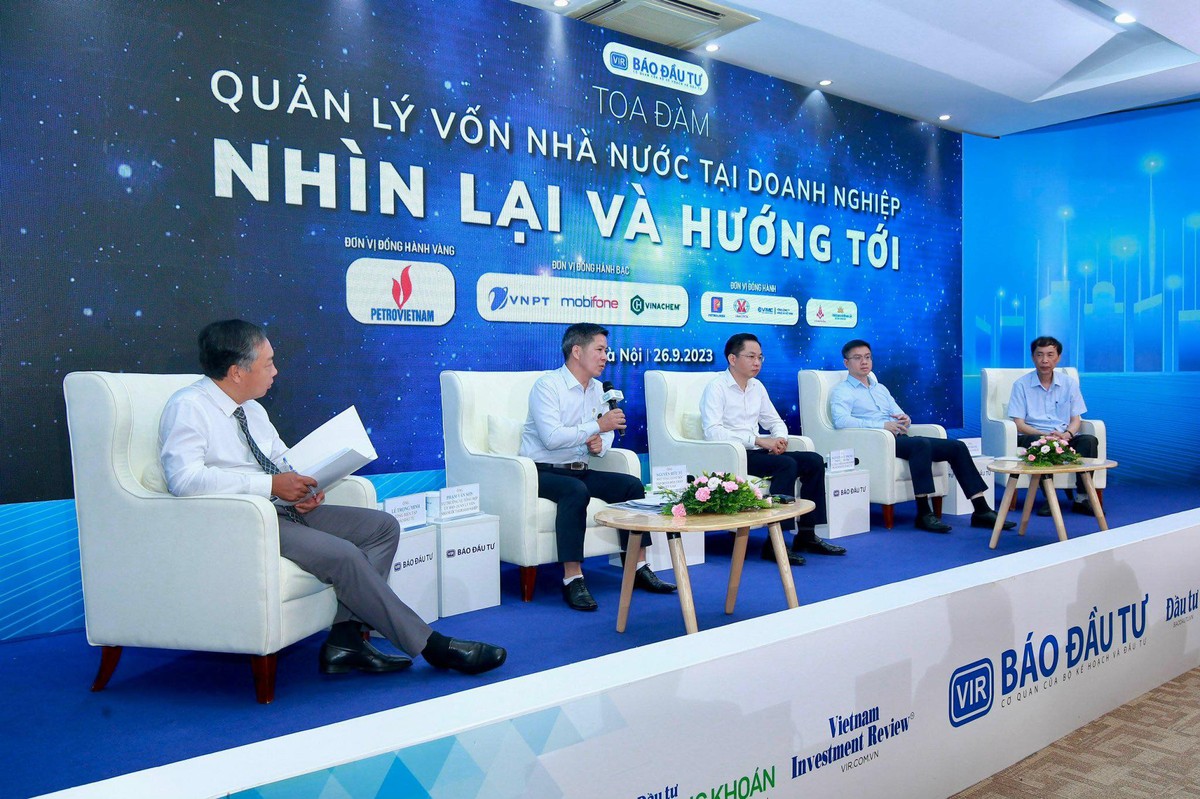 TS. Võ Trí Thành (ngoài cùng bên phải) tại phiên thảo luận trong khuôn khổ buổi Toạ đàm (Ảnh: Chí Cường)