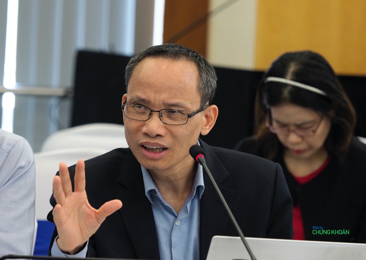 TS. Cấn Văn Lực phát biểu tại Hội thảo sáng 19/10 - Ảnh: Minh Minh