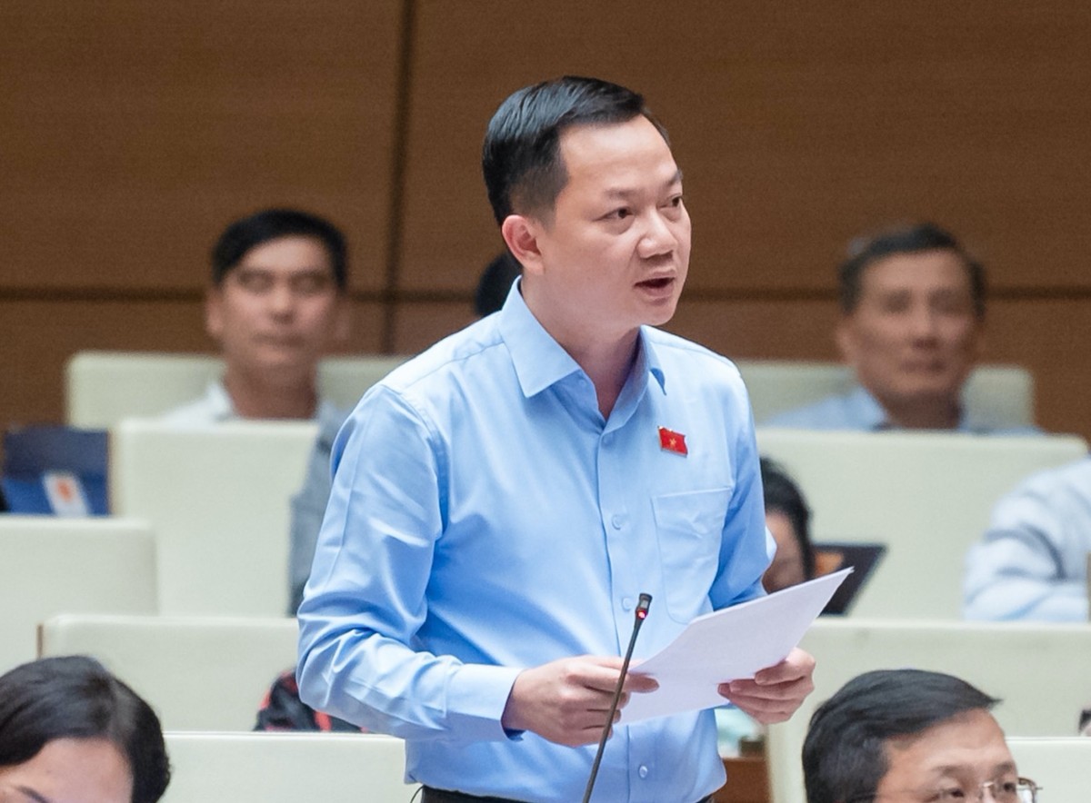 Đại biểu Trịnh Xuân An (đoàn Đồng Nai) chất vấn Bộ trưởng GTVT về tính khả thi của đề xuất dùng hơn 10.000 tỷ đồng ngân sách "cứu" 8 dự án BOT chiều 6/11. Đại biểu Trịnh Xuân An (đoàn Đồng Nai) chất vấn Bộ trưởng GTVT về tính khả thi của đề xuất dùng hơn 10.000 tỷ đồng ngân sách "cứu" 8 dự án BOT chiều 6/11.