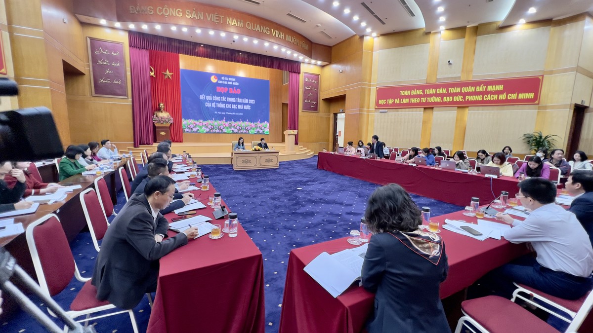 Toàn cảnh buổi họp báo