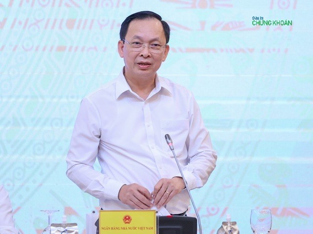 Phó Thống đốc Ngân hàng Nhà nước Đào Minh Tú thông tin tại buổi họp báo chiều 3/4