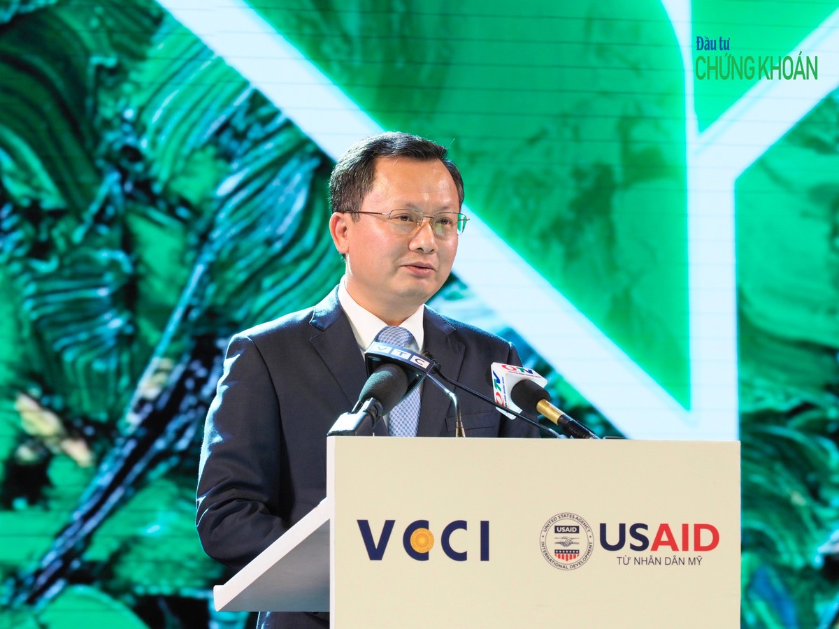 Ông Cao Tường Huy, Phó bí thư tỉnh uỷ, Chủ tịch UBND tỉnh Quảng Ninh phát biểu tri ân doanh nghiệp và người dân tại Lễ công bố PCI và PGI 2023 sáng 9/5. Ông Cao Tường Huy, Phó bí thư tỉnh uỷ, Chủ tịch UBND tỉnh Quảng Ninh phát biểu tri ân doanh nghiệp và người dân tại Lễ công bố PCI và PGI 2023 sáng 9/5.