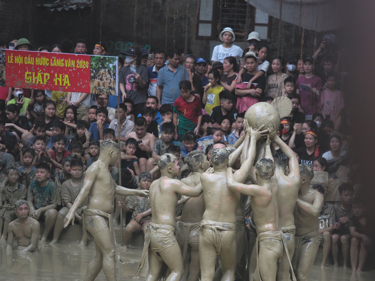 Trước đây, lễ hội này được tổ chức bốn năm một lần nhưng gần đây đã được tổ chức hai năm một lần (vào năm chẵn)