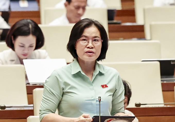 Đại biểu Nguyễn Thị Hồng Hạnh cho rằng cả hai phương án cho người lao động rút BHXH quy định tại dự thảo Luật Bảo hiểm xã hội (sửa đổi) đều không ổn.