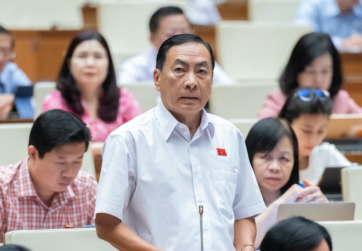 Đại biểu Phạm Văn Hòa (đoàn Đồng Tháp) Đại biểu Phạm Văn Hòa (đoàn Đồng Tháp)