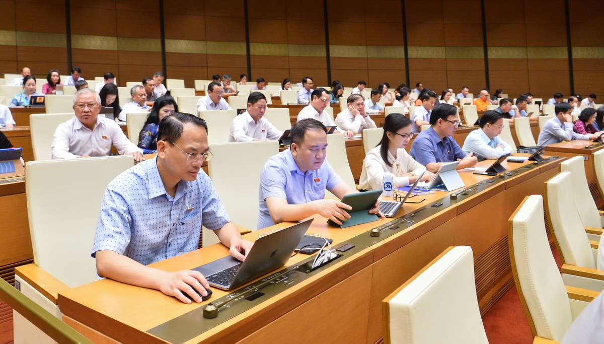 Quốc hội nghe Tờ trình dự án Luật Công chứng (sửa đổi) chiều 17/6