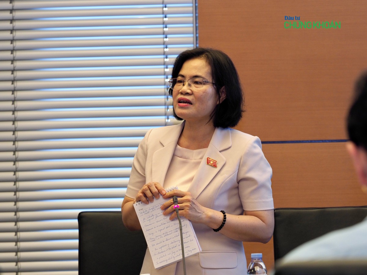 Đại biểu Nguyễn Thị Hồng Hạnh phát biểu về Luật Công chứng chiều 17/6 (Ảnh: M.Minh) Đại biểu Nguyễn Thị Hồng Hạnh phát biểu về Luật Công chứng chiều 17/6 (Ảnh: M.Minh)