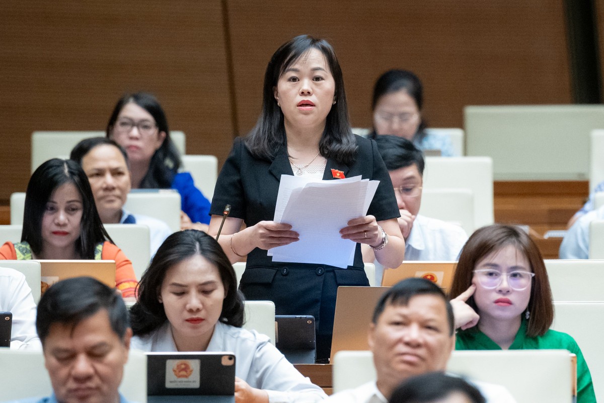 Đại biểu Khang Thị Mào (đoàn Yên Bái) Đại biểu Khang Thị Mào (đoàn Yên Bái)