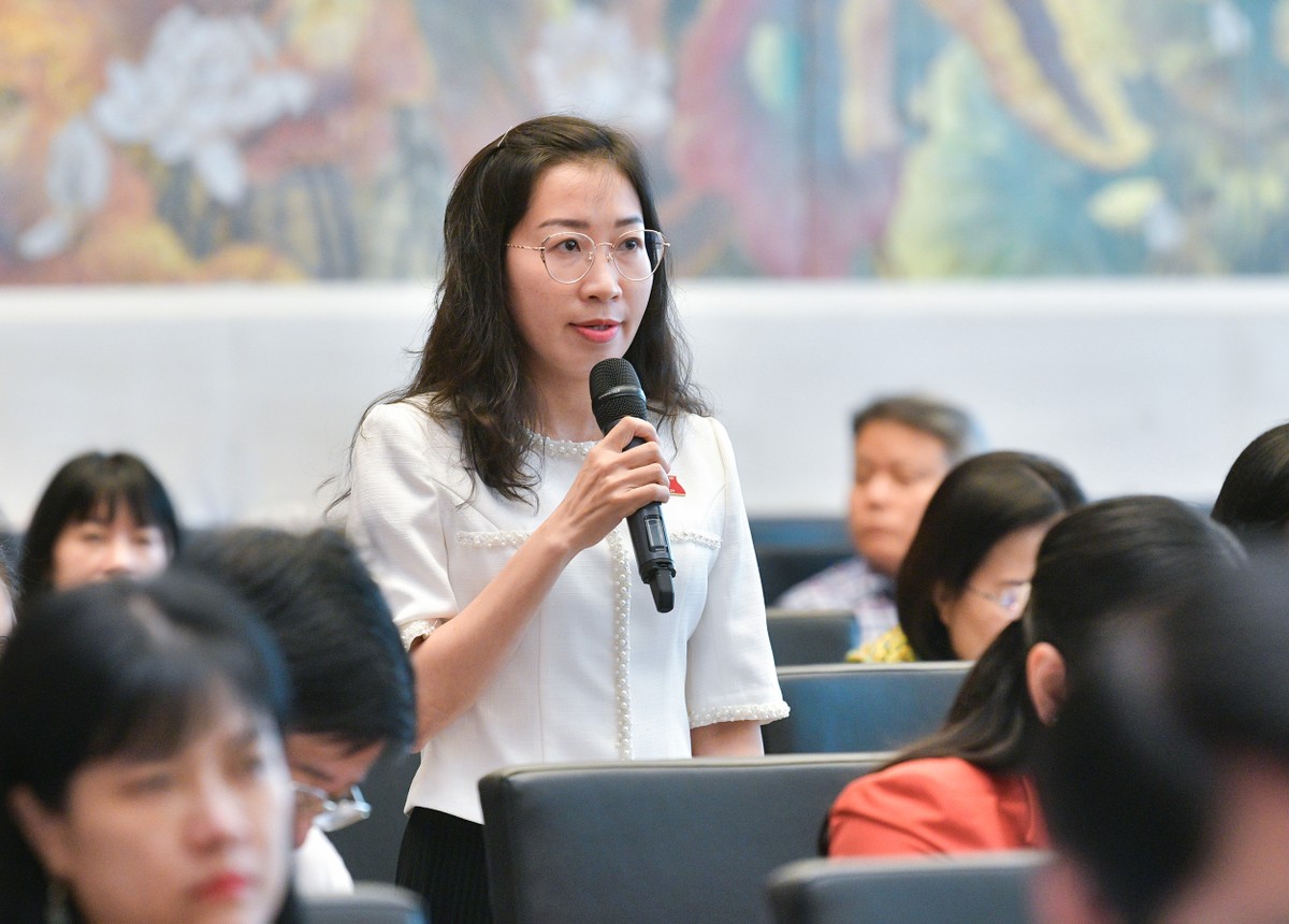 Đại biểu Hoàng Thị Thanh Thuý – Đoàn ĐBQH tỉnh Tây Ninh phát biểu Đại biểu Hoàng Thị Thanh Thuý – Đoàn ĐBQH tỉnh Tây Ninh phát biểu