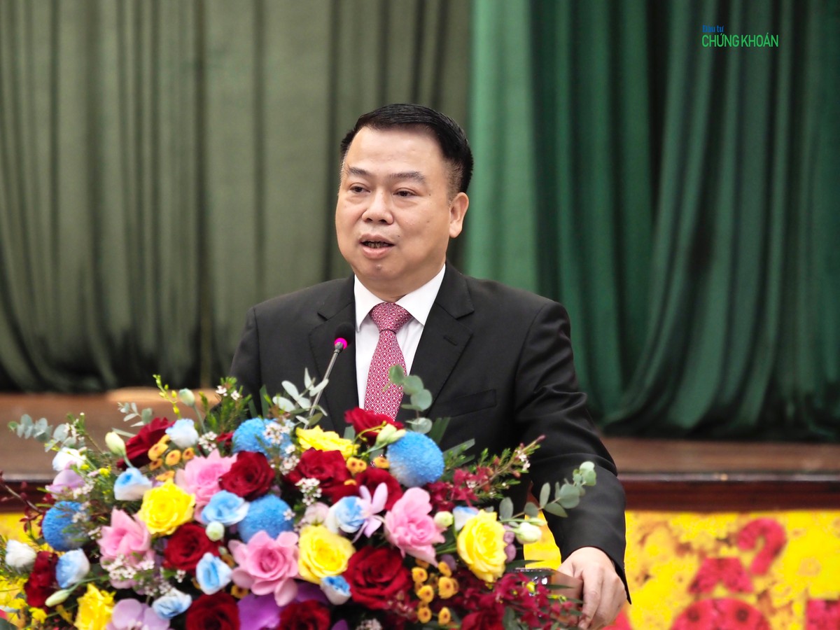 Thứ trưởng Bộ Tài chính Nguyễn Đức Chi trao đổi với báo chí tại cuộc họp báo thường kỳ quý III/2024 sáng 27/9.