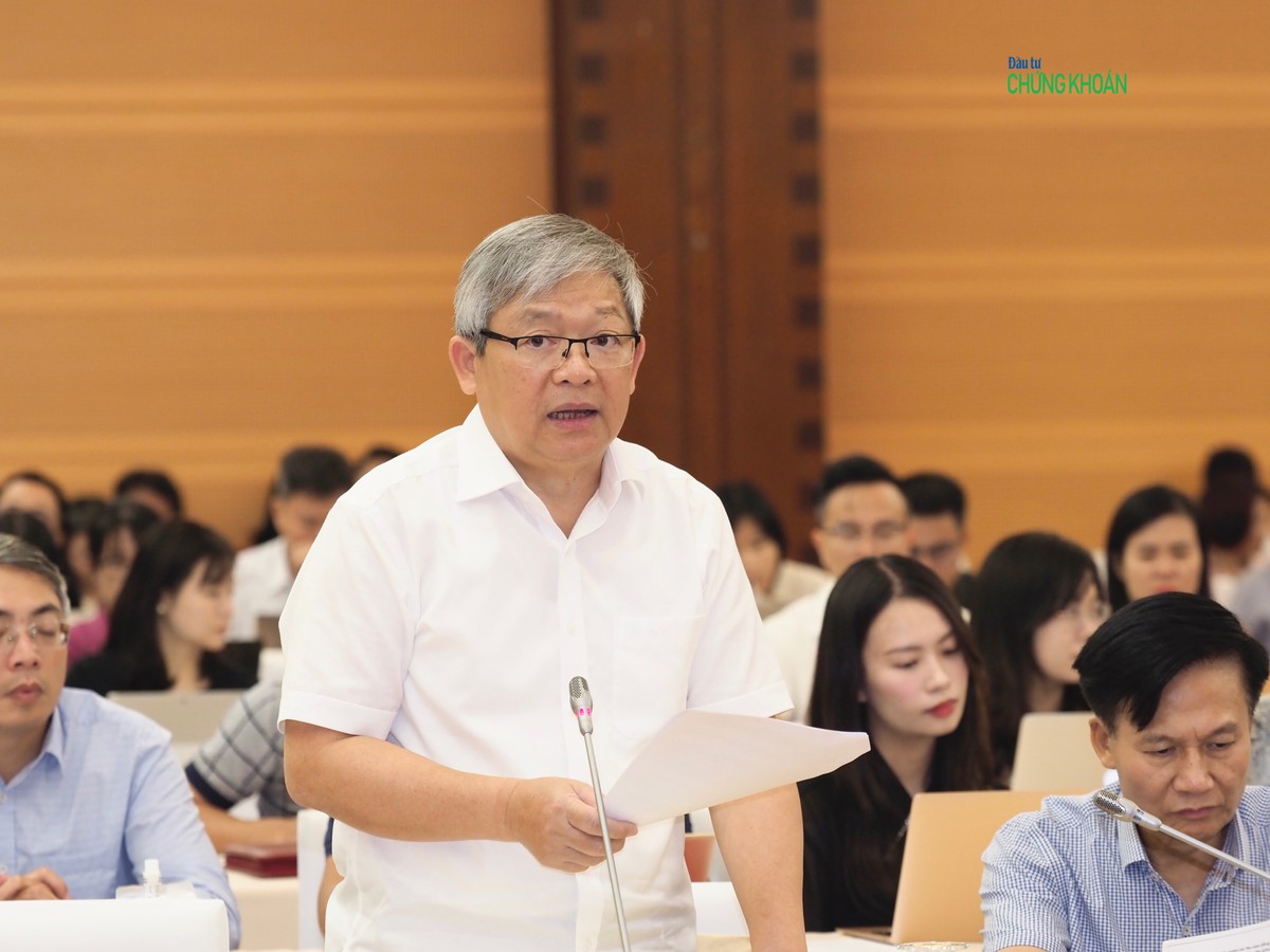 Thiếu tướng Hoàng Anh Tuyên, Phó chánh văn phòng kiêm người phát ngôn Bộ Công an thông tin tại buổi họp báo chiều 7/10 (Ảnh: M.Minh) Thiếu tướng Hoàng Anh Tuyên, Phó chánh văn phòng kiêm người phát ngôn Bộ Công an thông tin tại buổi họp báo chiều 7/10 (Ảnh: M.Minh)