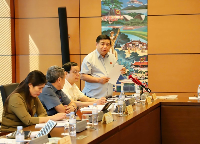 Bộ trưởng Bộ Kế hoạch và Đầu tư Nguyễn Chí Dũng phát biểu tại họp tổ ngày 26/10.