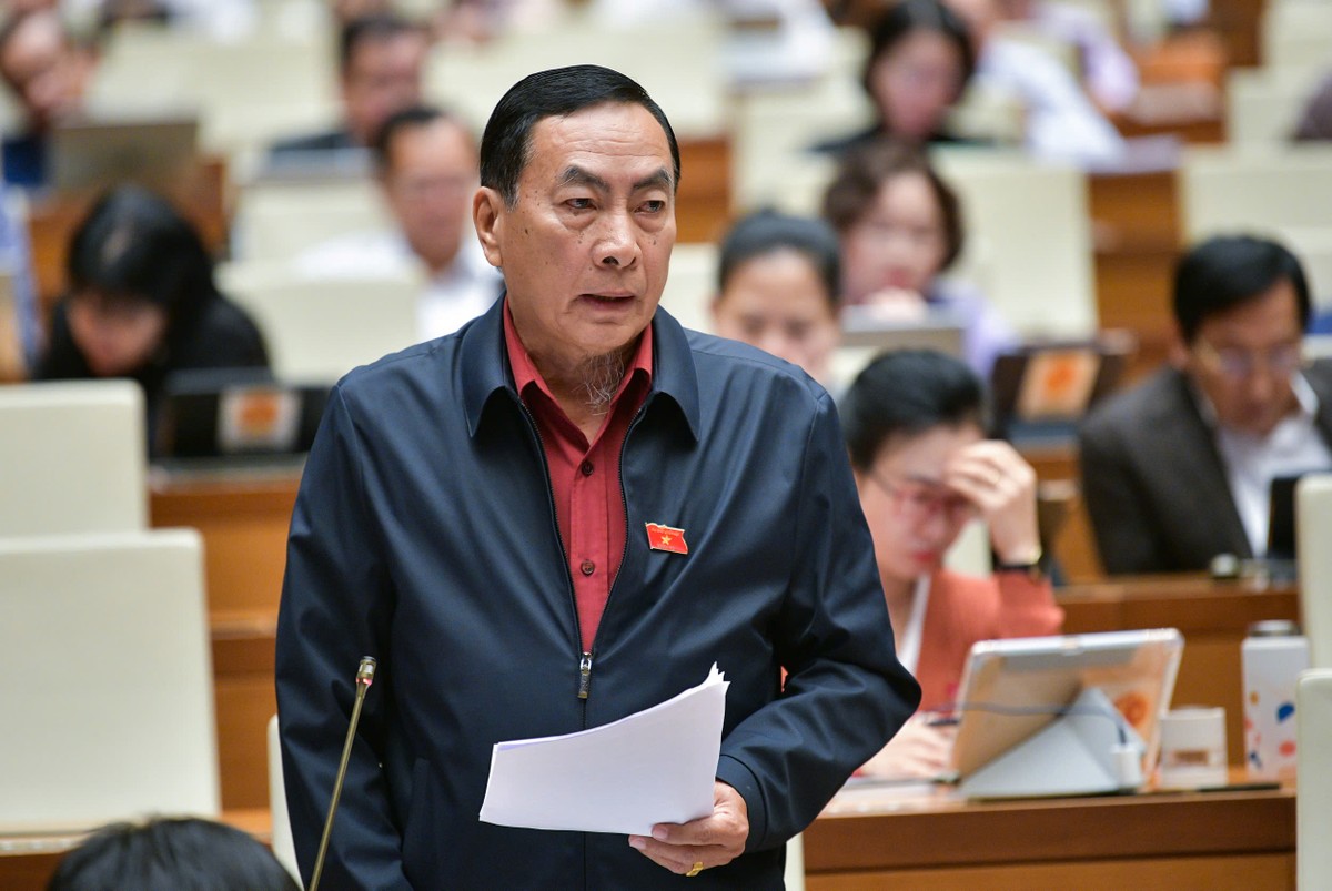 Đại biểu Phạm Văn Hoà (đoàn Đồng Tháp)