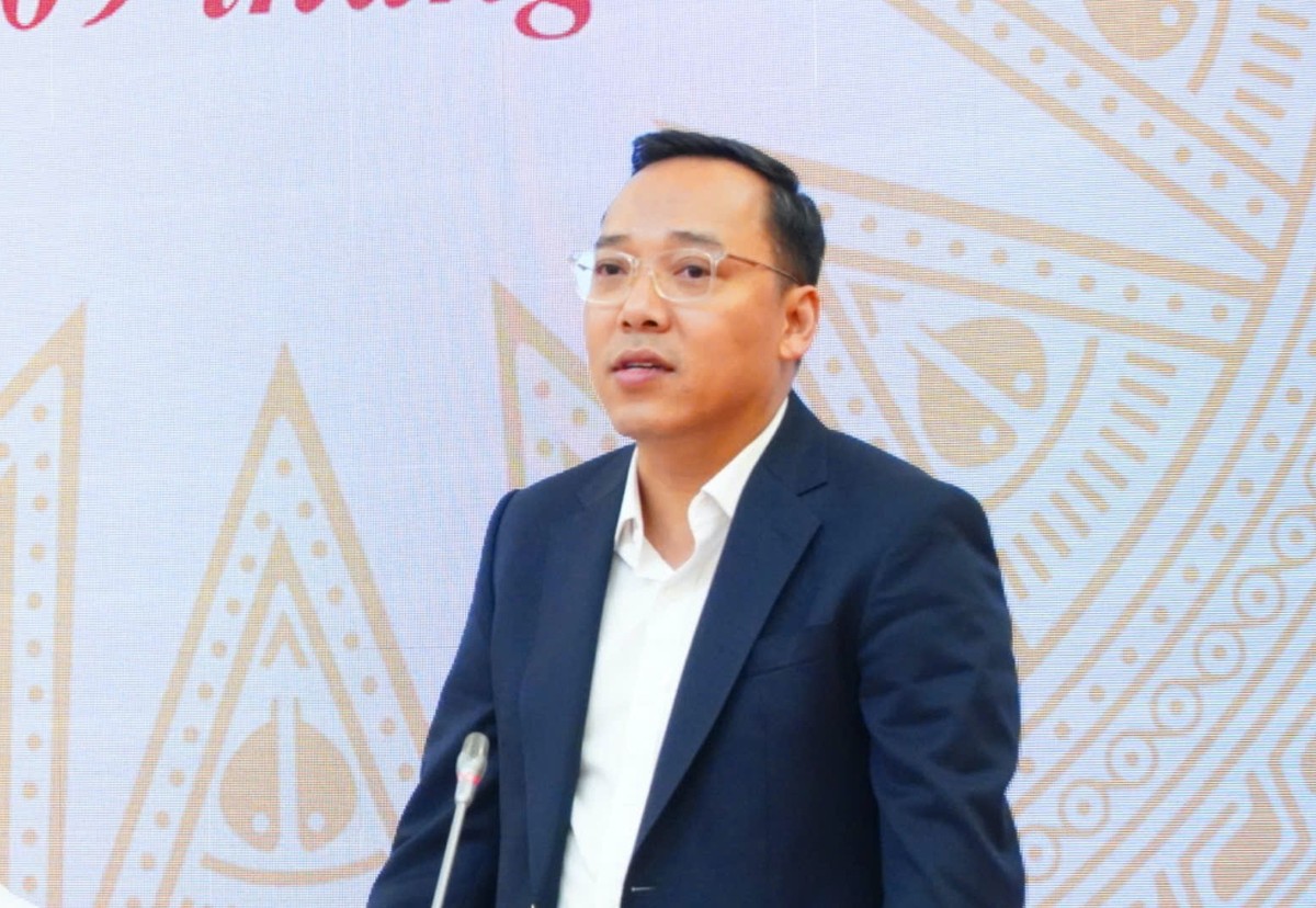 Thứ trưởng Bộ Công thương Nguyễn Hoàng Long trả lời tại họp báo chiều 9/11