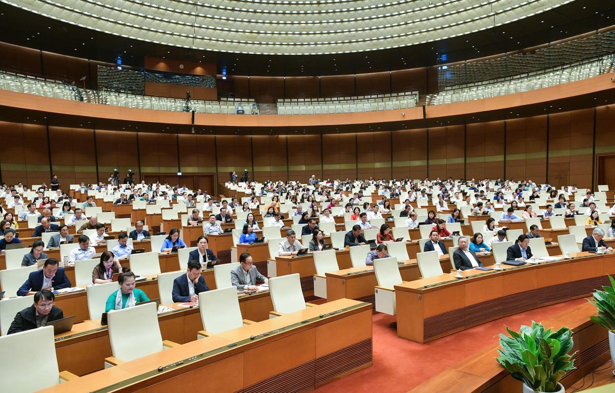 Quốc hội bắt đầu phiên chất vấn sáng 11/11 với vị trưởng ngành đầu tiên là Thống đốc NHNN Nguyễn Thị Hồng