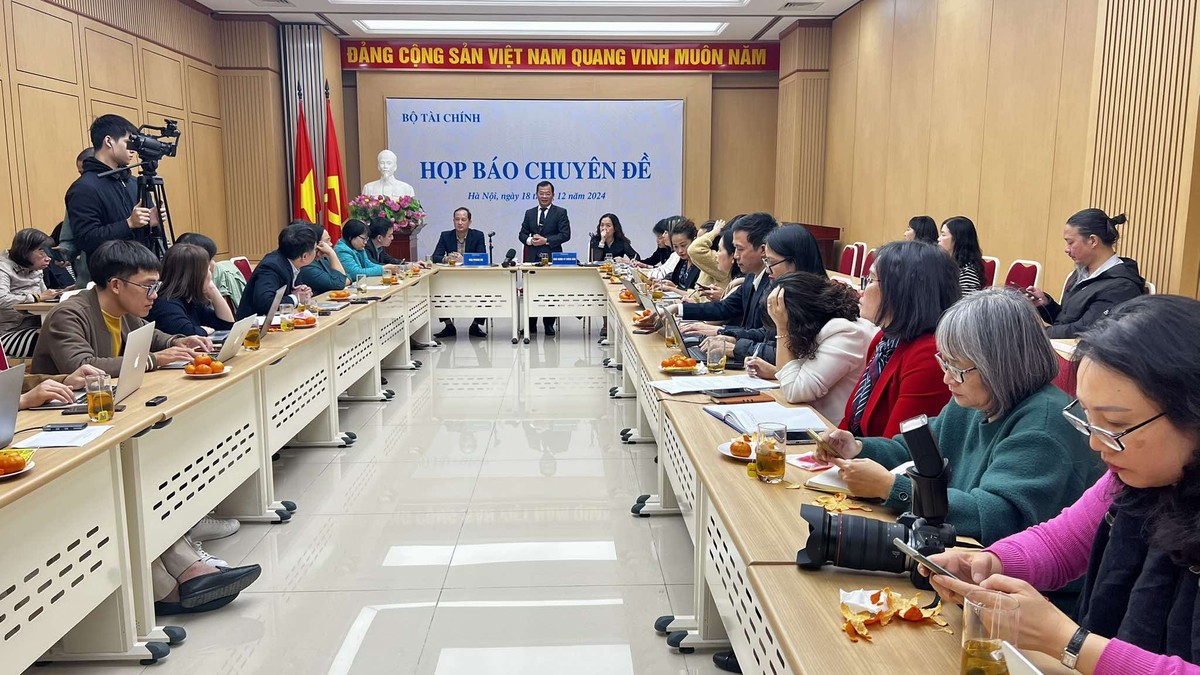 Toàn cảnh buổi họp báo chiều 18/12 (Ảnh: M.Minh)