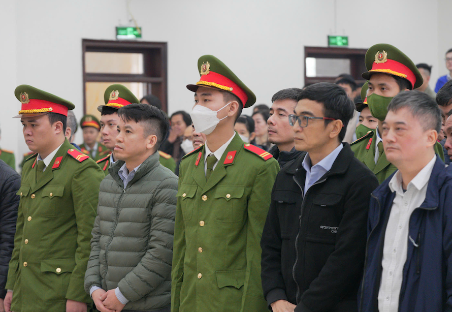 Các bị cáo tại phiên phúc thẩm sáng 26/12