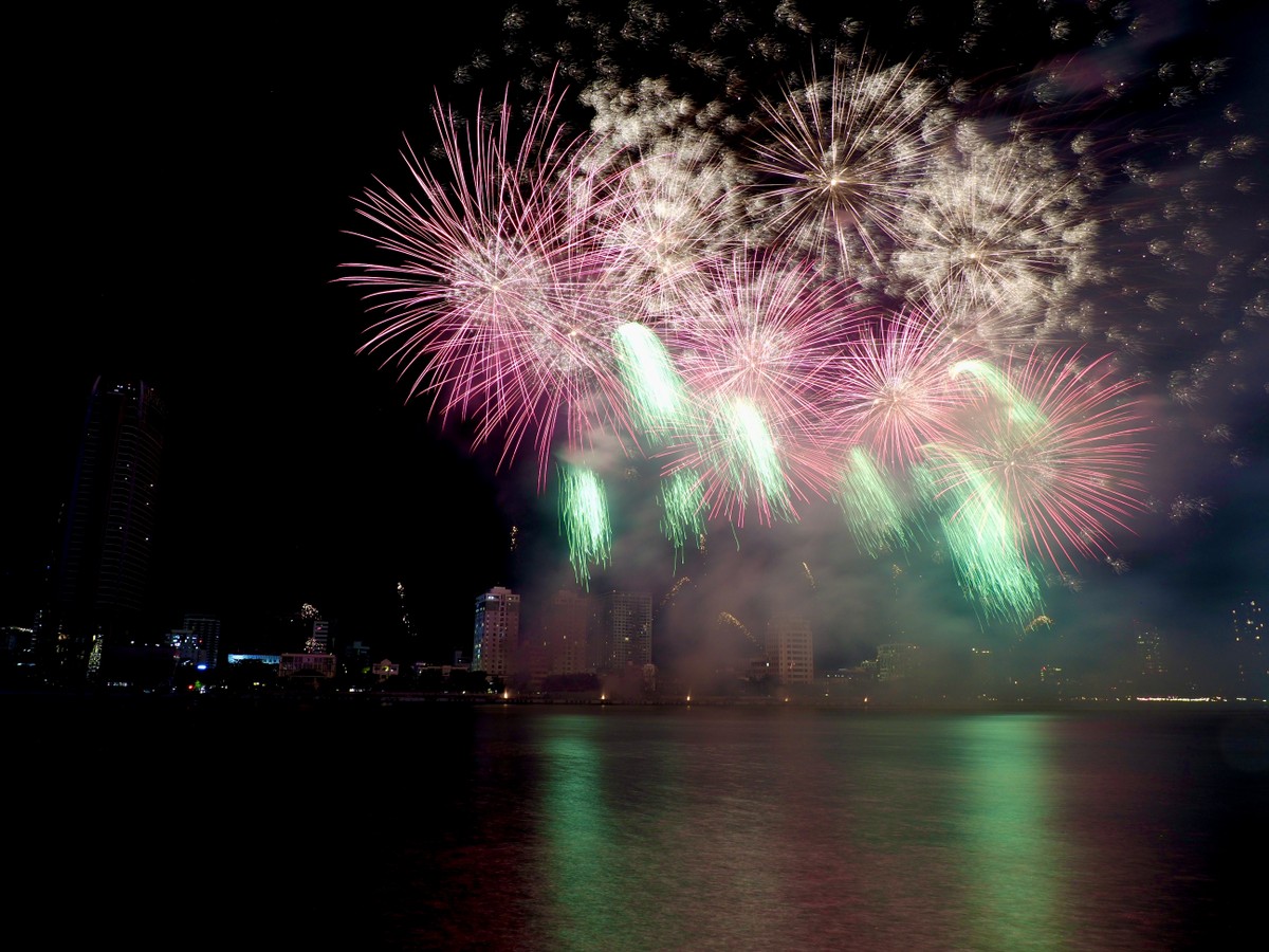 Màn chào sân ấn tượng của đội Ý với chủ đề "Bình minh rực rỡ" - biểu tượng cho sự khởi đầu trong hành trình vươn lên của TP. Đà Nẵng