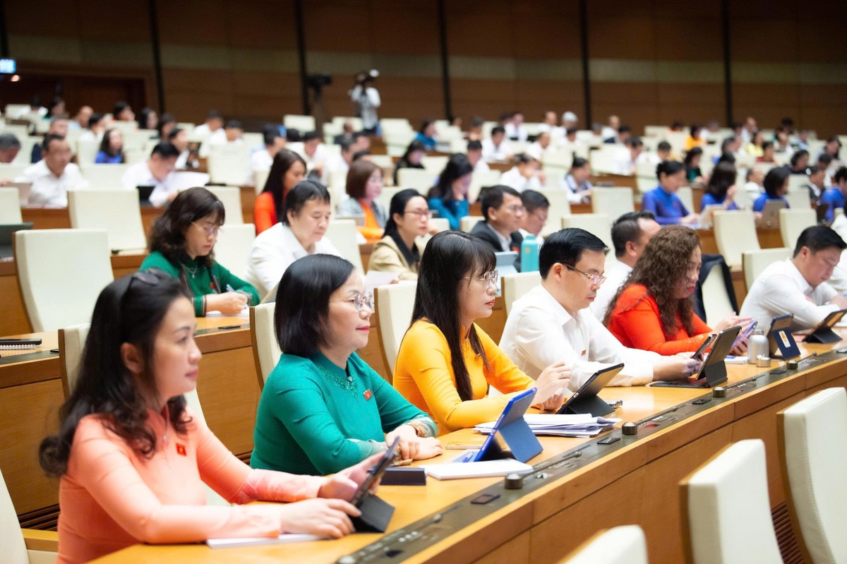 Quốc hội nghe báo cáo công tác nhiệm kỳ của Chính phủ chiều 20/10