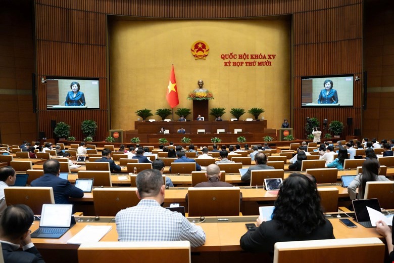 Quốc hội nghe Tờ trình dự án Luật Bảo hiểm tiền gửi (sửa đổi) sáng 23/10