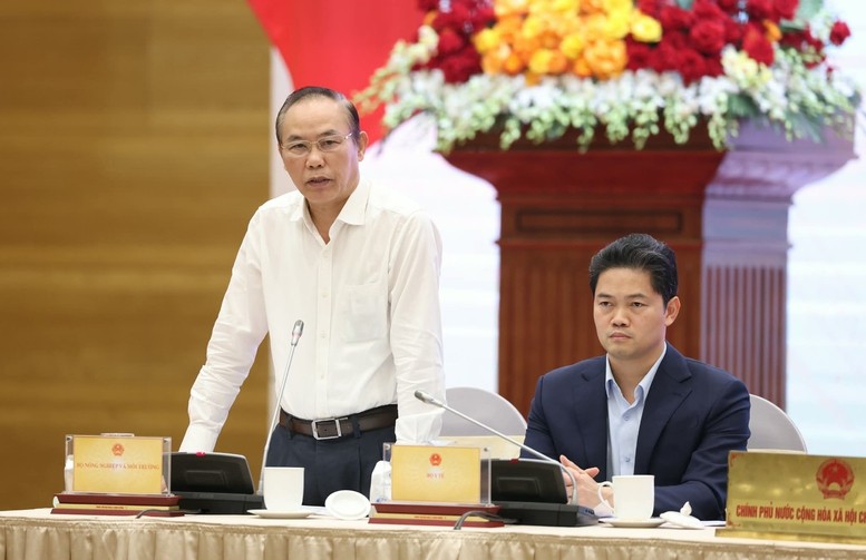 Thứ trưởng Bộ Nông nghiệp và Môi trường Phùng Đức Tiến thông tin về các hỗ trợ giúp người dân, doanh nghiệp sớm khôi phục lại sản xuất và cuộc sống sau thiên tai