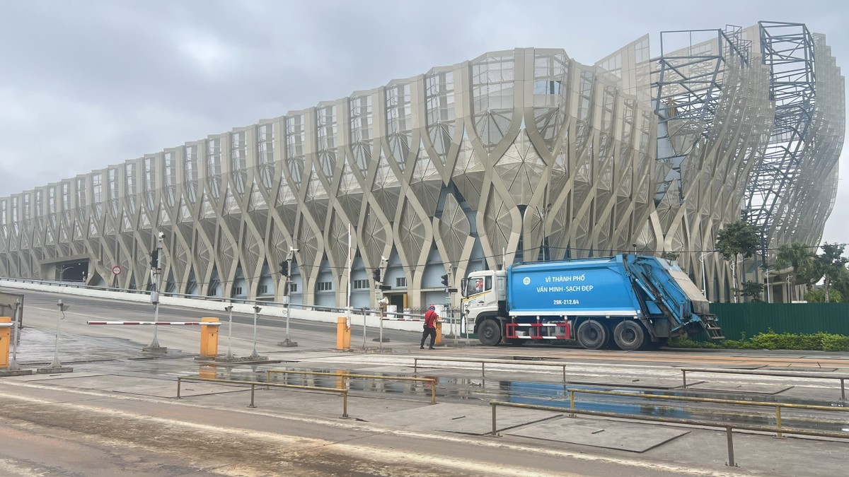 Dự án Nhà máy điện rác Sóc Sơn nằm trong Khu liên hợp xử lý chất thải Nam Sơn do Công ty Cổ phần Môi trường Năng lượng Thiên Ý (100% vốn Trung Quốc) là tổng thầu MCC, đồng thời quản lý và vận hành; tổng vốn đầu tư 7.500 tỷ đồng, xây dựng trên diện tích gần 17,5 ha.