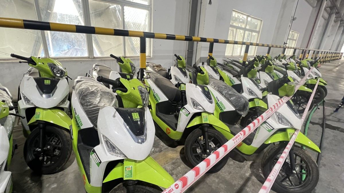 Được biết, dự kiến sắp tới Hà Nội sẽ sử dụng loại xe máy điện này để nhân viên vệ sinh môi trường thu gom rác thay cho loại xe đẩy hiện nay.