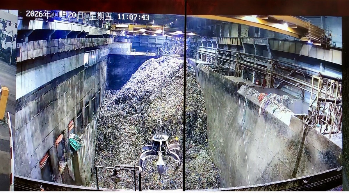 Nhà máy có 3 bể chứa rác với dung tích lớn (khoảng 29.000 tấn rác) và độ sâu khoảng 28 m.