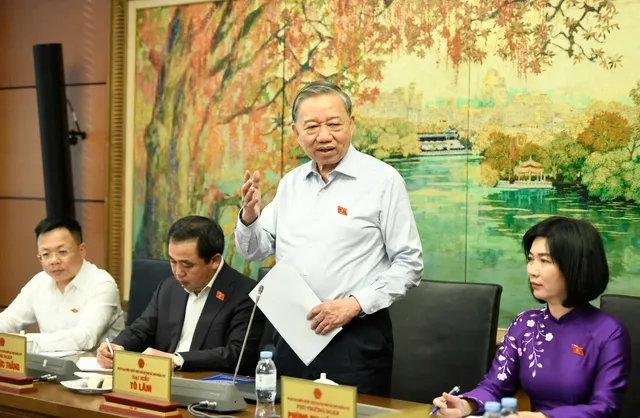 Tổng Bí thư, Chủ tịch nước Tô Lâm cho rằng cần chuyển mạnh từ tư duy "quản lý" sang tư duy "kiến tạo phát triển" khi xây dựng Luật Thủ đô mới. Tổng Bí thư, Chủ tịch nước Tô Lâm cho rằng cần chuyển mạnh từ tư duy "quản lý" sang tư duy "kiến tạo phát triển" khi xây dựng Luật Thủ đô mới.