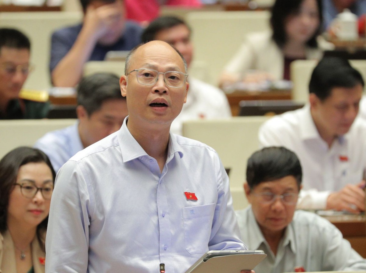 ĐBQH Lê Trung Thành (An Giang) phát biểu tại hội trường chiều 7/8 ĐBQH Lê Trung Thành (An Giang) phát biểu tại hội trường chiều 7/8
