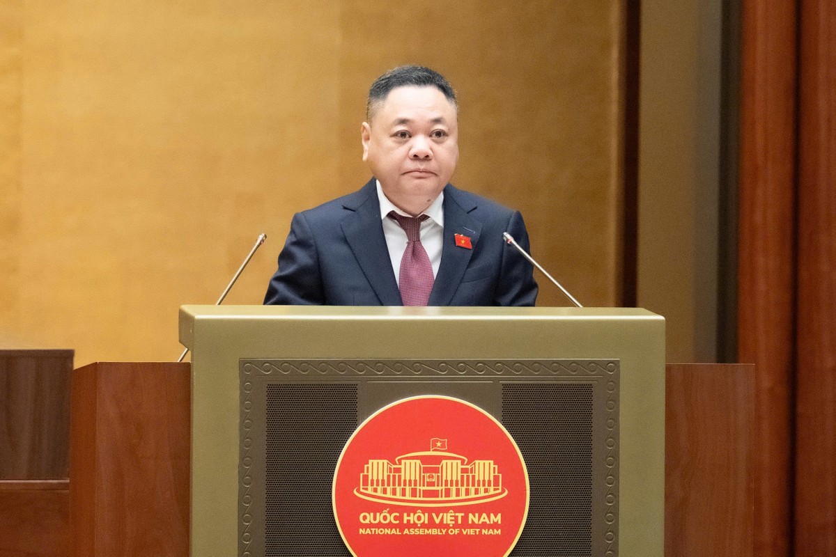 Phó Chủ nhiệm Ủy ban Kinh tế và Tài chính của Quốc hội Nguyễn Ngọc Bảo trình bày Báo cáo ý kiến về định hướng chính sách sửa đổi Luật Kinh doanh bất động sản sáng 19/8. Phó Chủ nhiệm Ủy ban Kinh tế và Tài chính của Quốc hội Nguyễn Ngọc Bảo trình bày Báo cáo ý kiến về định hướng chính sách sửa đổi Luật Kinh doanh bất động sản sáng 19/8.