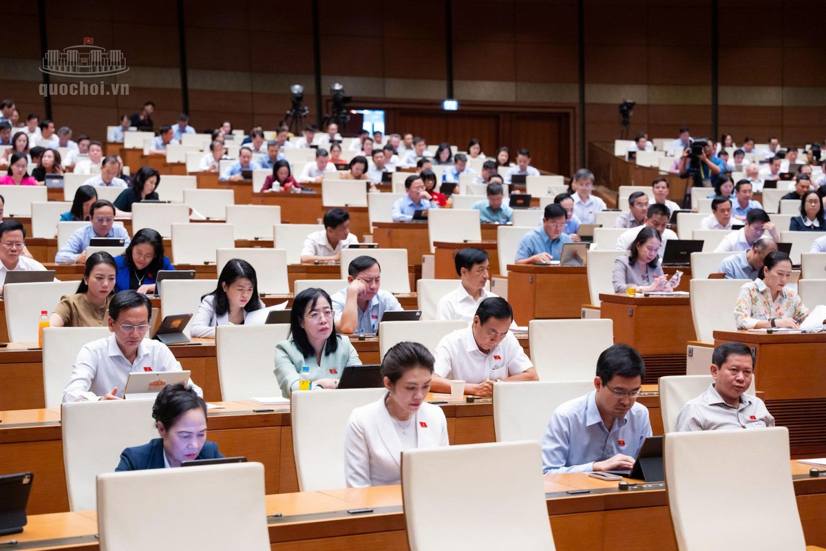 Quốc hội nghe Tờ trình và Báo cáo thẩm tra dự án Luật Đất đai (sửa đổi) sáng 22/10