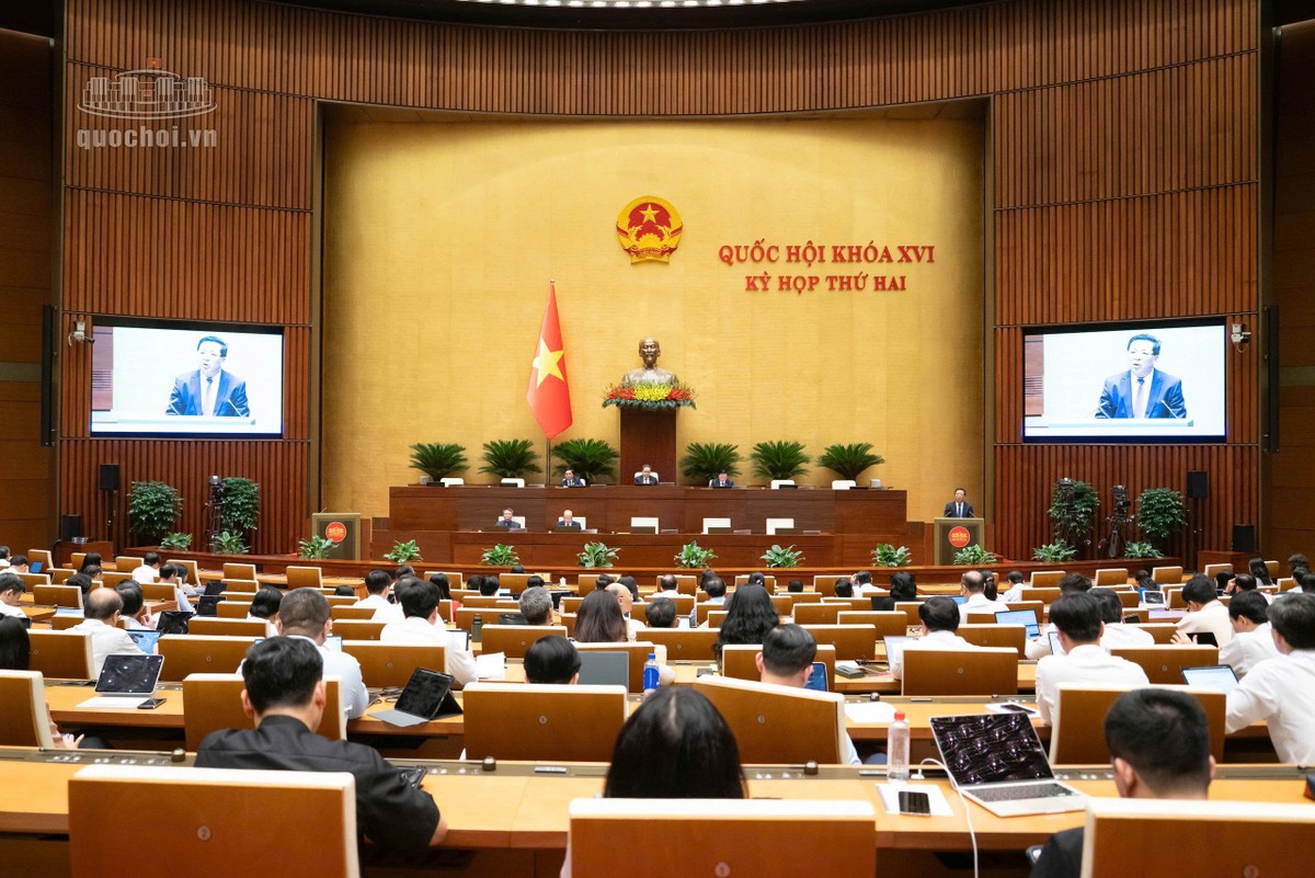 Bộ trưởng Bộ Xây dựng Trần Hồng Minh giải trình vấn đề đại biểu nêu