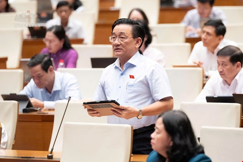 Đại biểu Trần Quốc Tuấn (đoàn Vĩnh Long) Đại biểu Trần Quốc Tuấn (đoàn Vĩnh Long)