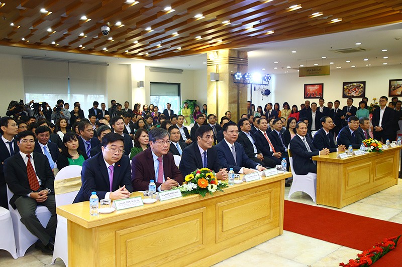 Bộ trưởng Bộ Tài chính đánh cồng khai trương phiên giao dịch đầu năm 2017 ảnh 2