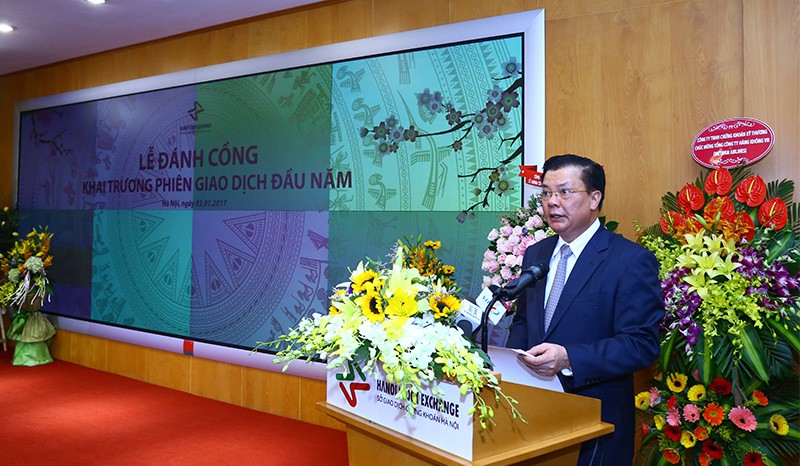Bộ trưởng Bộ Tài chính đánh cồng khai trương phiên giao dịch đầu năm 2017 ảnh 4